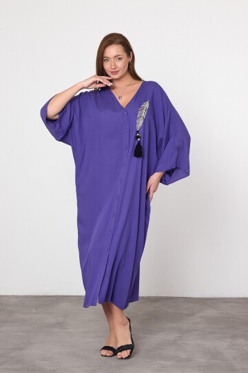 V039 Mor Kuş Tüyü Nakış Püskül Detaylı Büyük Beden Gömlek Elbise