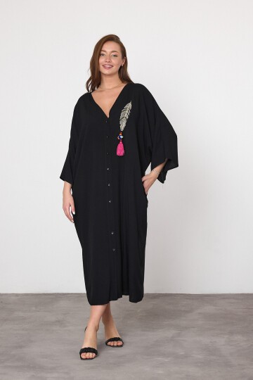 V039 Siyah Kuş Tüyü Nakış Püskül Detaylı Büyük Beden Gömlek Elbise