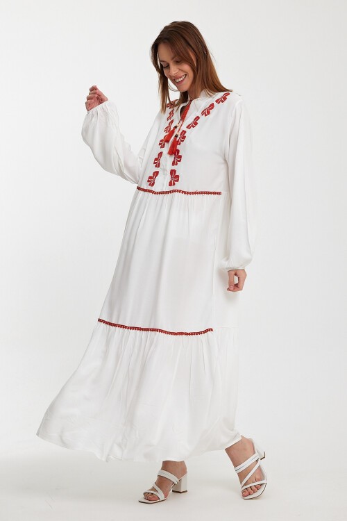 1005 Beyaz Nakışlı Tessettür Elbise