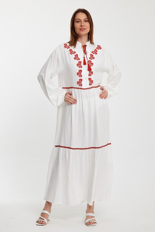 1005 Beyaz Nakışlı Tessettür Elbise