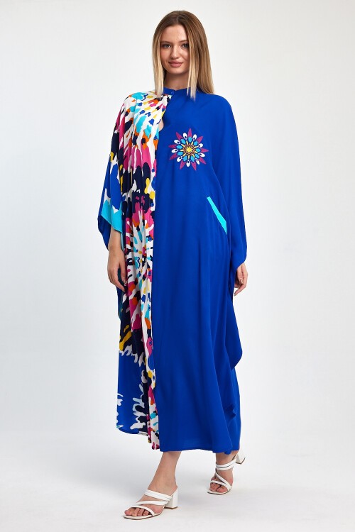 1076 Kadın Hakim Yaka Baskı Ve Nakış Detaylı Cepli Büyük Beden Gömlek Elbise