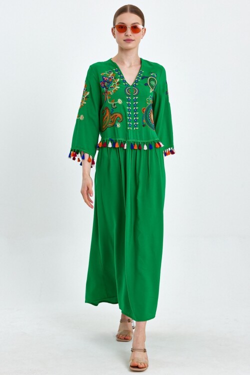 8175 Yeşil Nakışlı Tesettür Elbise