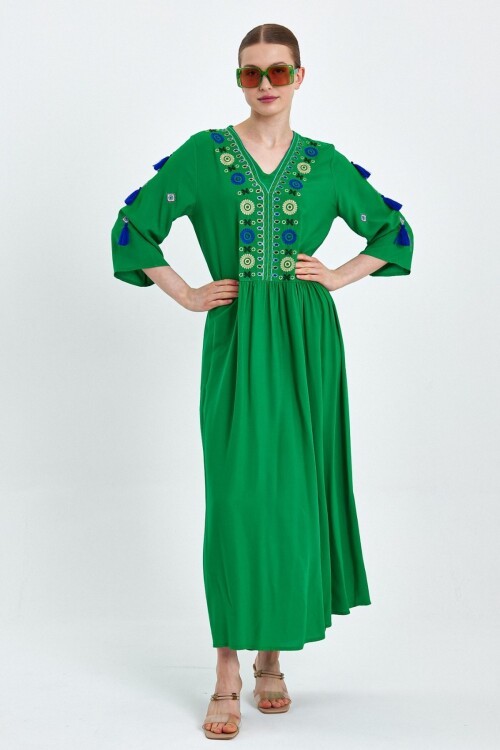 8176 Yeşil Çiçek Nakışlı Tessettür Elbise