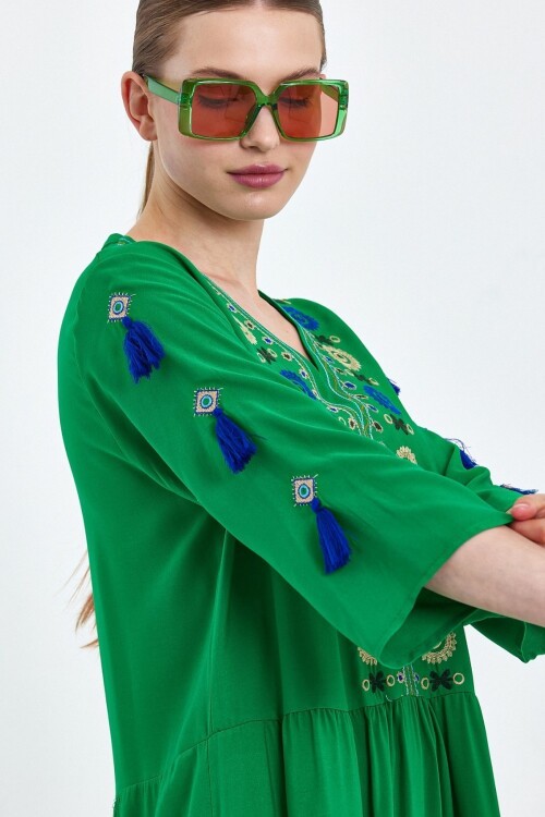 8176 Yeşil Çiçek Nakışlı Tessettür Elbise