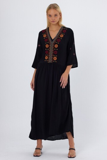 8176 Siyah Çiçek Nakışlı Tessettür Elbise